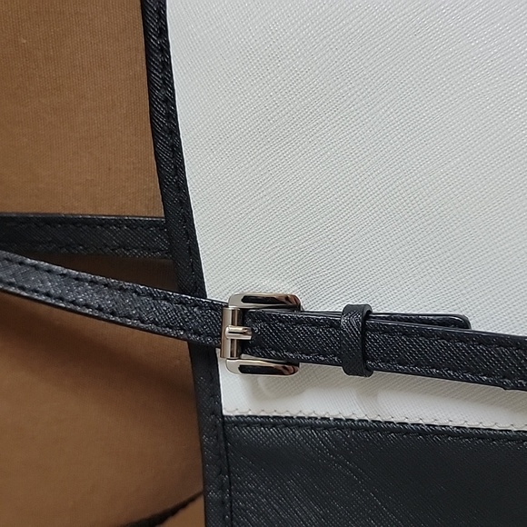 Michael Kors Large Tote Black and White - Picture 5 of 9